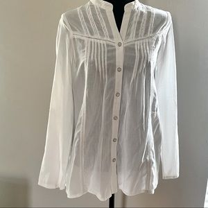 Button down white blouse look of pop